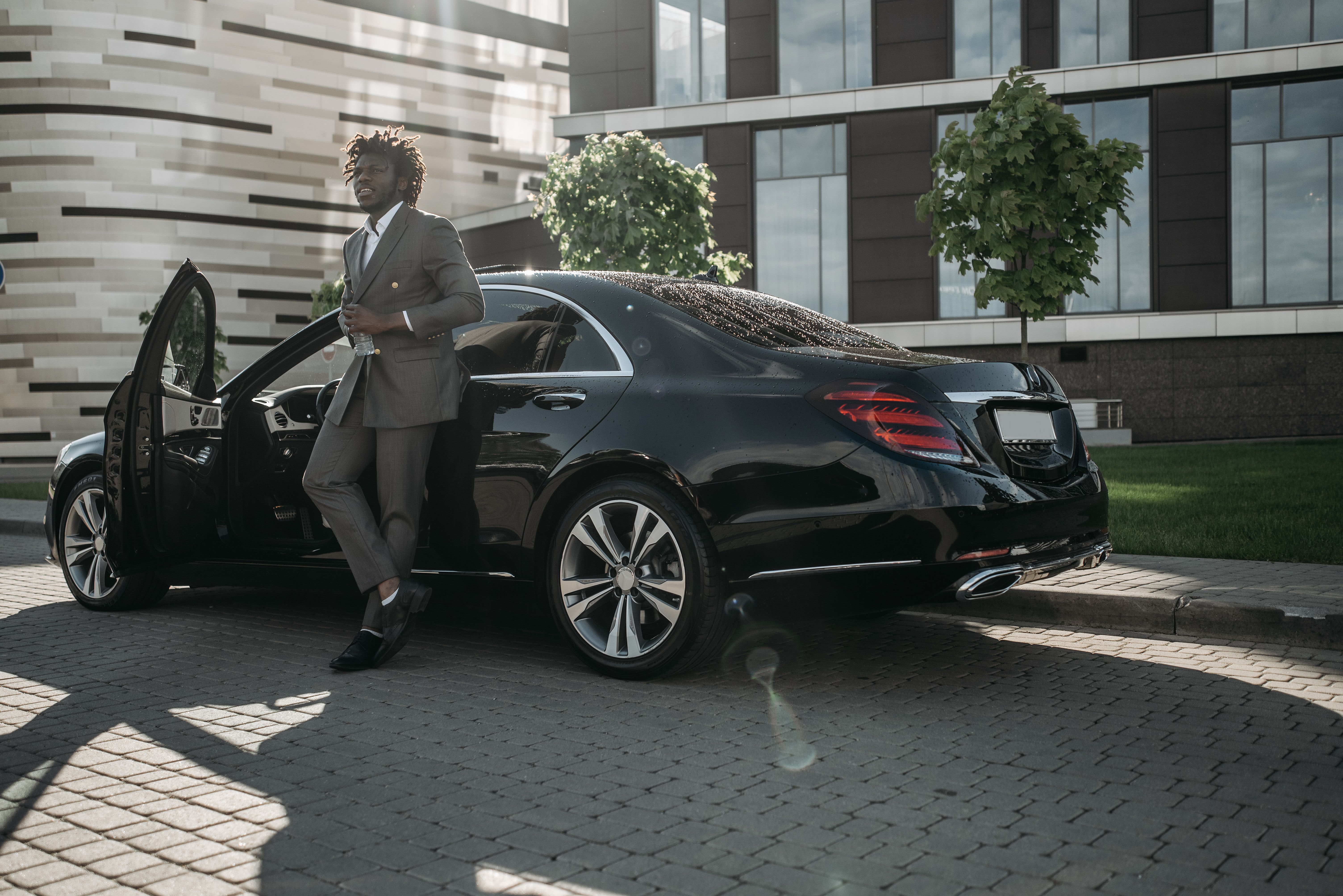 Luxury Birmingham Airport Taxi Transfer Vehicle - Praise Cars