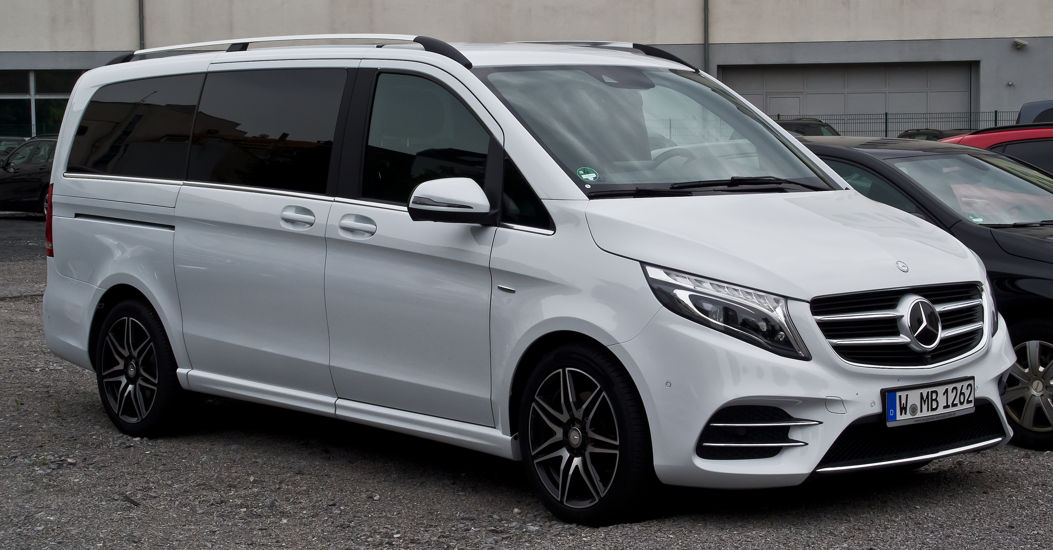 Silver Vito V-Class - Luxury MPV